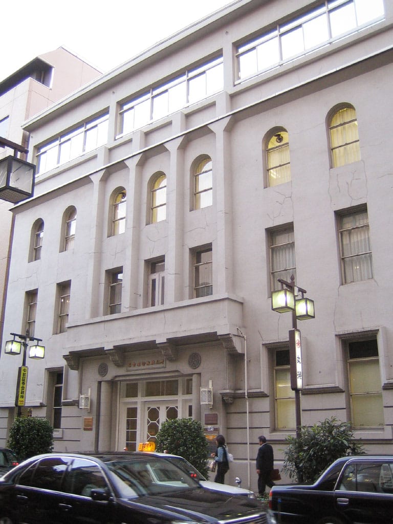 What Is a Global Tracker Fund and Why Do Experts Love Them?