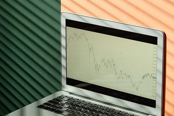 Robo-Advisors vs DIY Investing: Which Suits UK Investors in 2026